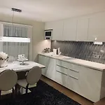 Z Prywatnym, Krytym Basenem Apartamento