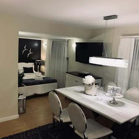 Z Prywatnym, Krytym Basenem *