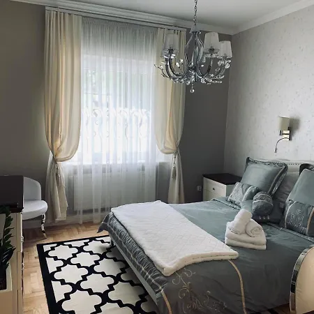 Z Prywatnym, Krytym Basenem 索波特