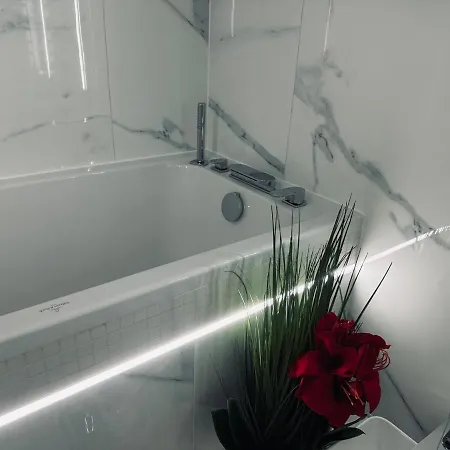 Z Prywatnym, Krytym Basenem