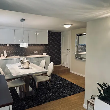 Apartament Z Prywatnym, Krytym Basenem Apartment