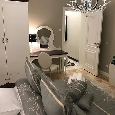 Z Prywatnym, Krytym Basenem