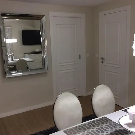 Z Prywatnym, Krytym Basenem