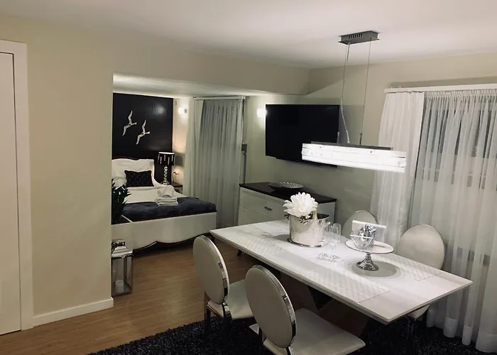 Z Prywatnym, Krytym Basenem *