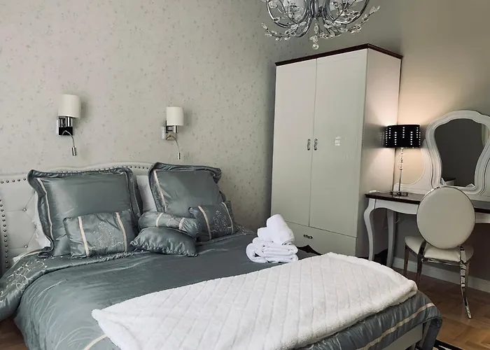 Z Prywatnym, Krytym Basenem 索波特