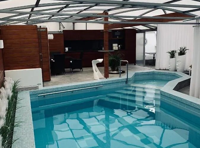 Z Prywatnym, Krytym Basenem * 索波特