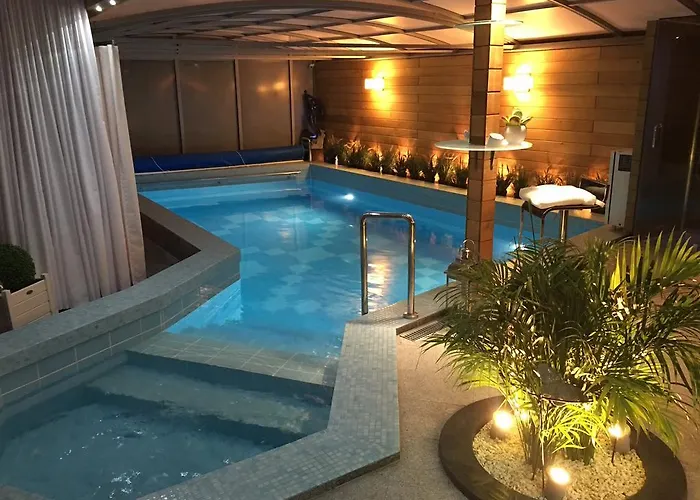 Z Prywatnym, Krytym Basenem * 索波特