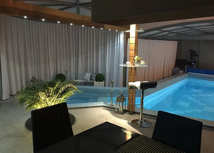 Z Prywatnym, Krytym Basenem